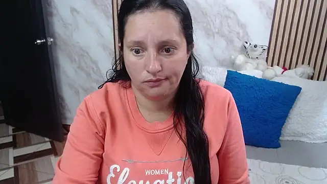 Snapshot of CristialJones_ chatting on 09/10/25, 01:33 CristialJones online show from 09/10/25, 01:33