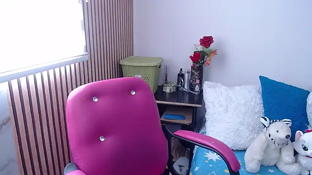 Snapshot of CristialJones_ chatting on 09/20/25, 03:35 CristialJones online show from 09/20/25, 03:35