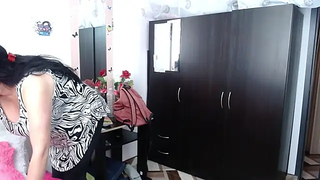 Snapshot of CristialJones_ chatting on 09/29/25, 02:22 CristialJones online show from 09/29/25, 02:22