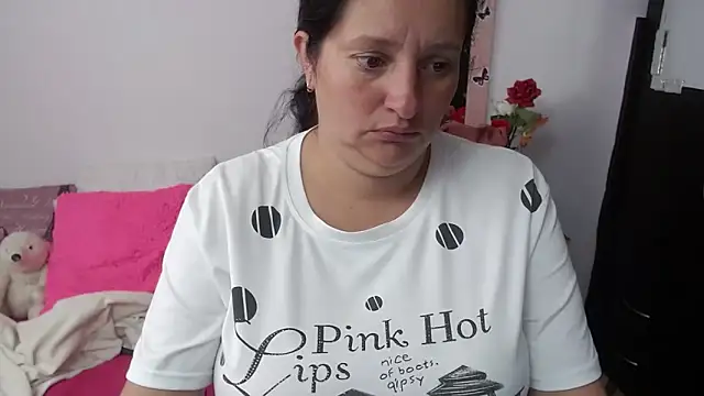 Snapshot of CristialJones_ chatting on 10/10/25, 12:15 CristialJones online show from 10/10/25, 12:15