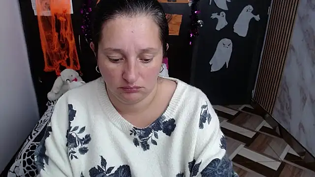 Snapshot of CristialJones_ chatting on 10/29/25, 12:51 CristialJones online show from 10/29/25, 12:51