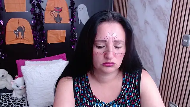 Snapshot of CristialJones_ chatting on 11/01/25, 02:41 CristialJones online show from 11/01/25, 02:41