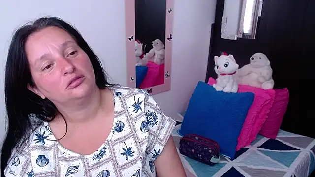 Snapshot of CristialJones_ chatting on 11/04/25, 01:54 CristialJones online show from 11/04/25, 01:54