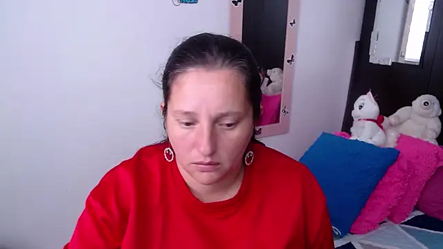 Snapshot of CristialJones_ chatting on 11/06/25, 02:40 CristialJones online show from 11/06/25, 02:40