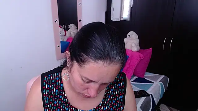 Snapshot of CristialJones_ chatting on 11/07/25, 01:33 CristialJones online show from 11/07/25, 01:33