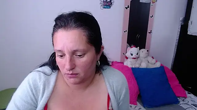 Snapshot of CristialJones_ chatting on 11/27/25, 01:35 CristialJones online show from 11/27/25, 01:35