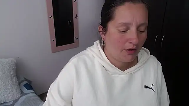 Snapshot of CristialJones_ chatting on 12/05/25, 02:25 CristialJones online show from 12/05/25, 02:25