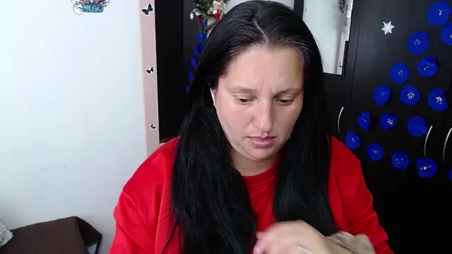 Snapshot of CristialJones_ chatting on 12/15/25, 02:43 CristialJones online show from 12/15/25, 02:43