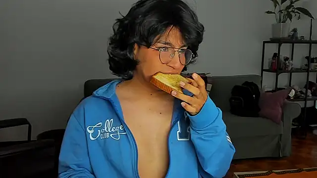 Snapshot of boytwink_20 chatting on 11/22/25, 08:46 boytwink 20 online show from 11/22/25, 08:46