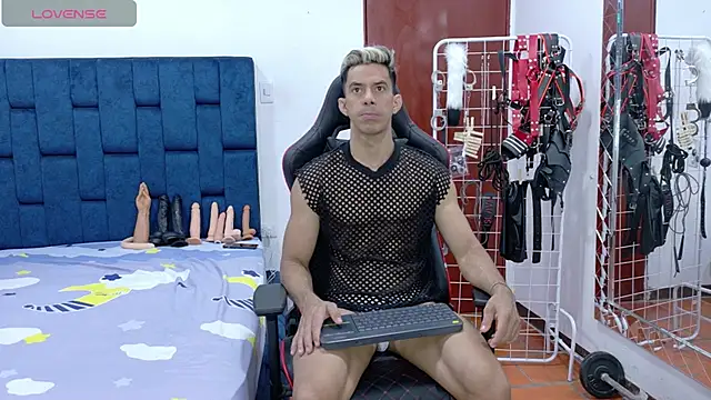 Snapshot of JoseRumbero26 chatting on 11/05/25, 12:32 JoseRumbero26 online show from 11/05/25, 12:32