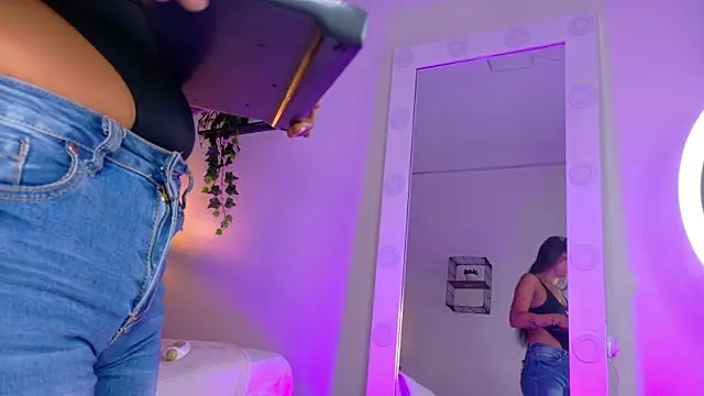 rachellmartinez online show from 11/18/25, 11:36