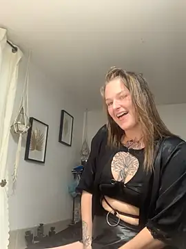 Snapshot of Mymy_Stevo_420 chatting on 12/18/25, 01:44 Mymy Stevo 420 online show from 12/18/25, 01:44