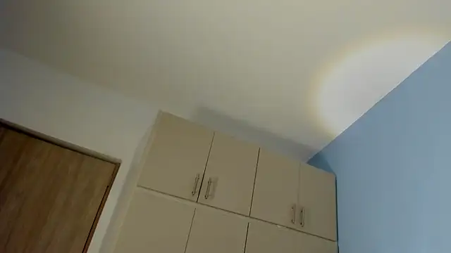 Snapshot of SAMY_NIX chatting on 10/15/25, 12:05 SAMY NIX online show from 10/15/25, 12:05