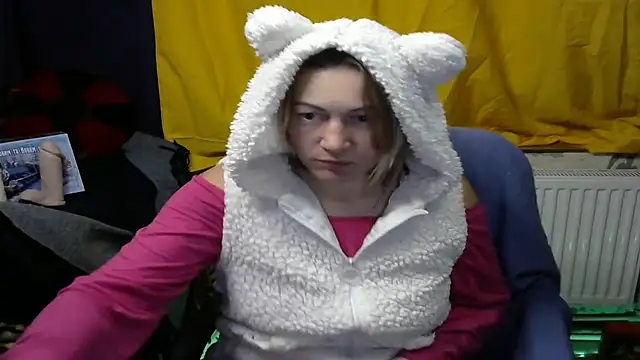 Snapshot of wLESLYMOSw chatting on 12/17/24, 08:43 wLESLYMOSw online show from 12/17/24, 08:43