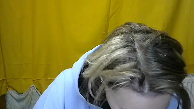 Snapshot of wLESLYMOSw chatting on 03/12/25, 09:44 wLESLYMOSw online show from 03/12/25, 09:44