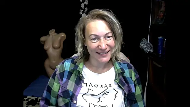 Snapshot of wLESLYMOSw chatting on 09/25/25, 08:40 wLESLYMOSw online show from 09/25/25, 08:40