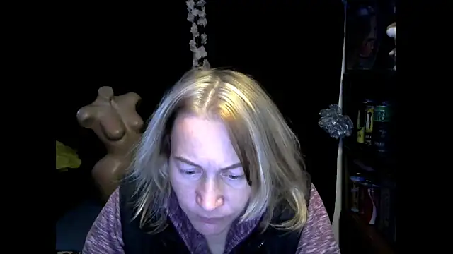 Snapshot of wLESLYMOSw chatting on 10/16/25, 08:15 wLESLYMOSw online show from 10/16/25, 08:15