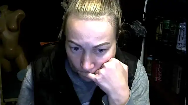 Snapshot of wLESLYMOSw chatting on 11/18/25, 09:58 wLESLYMOSw online show from 11/18/25, 09:58