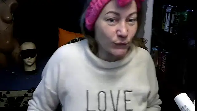 Snapshot of wLESLYMOSw chatting on 12/22/25, 08:11 wLESLYMOSw online show from 12/22/25, 08:11