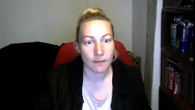 wLESLYMOSw online show from 04/17/26, 06:33