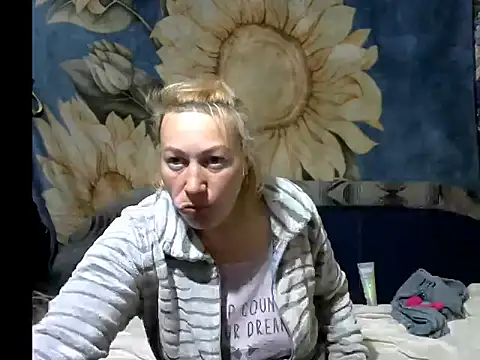 wLESLYMOSw online show from 04/19/26, 07:05