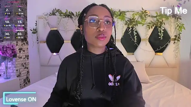 Snapshot of EmmaSanzz_ chatting on 03/01/25, 11:15 EmmaSanzz online show from 03/01/25, 11:15