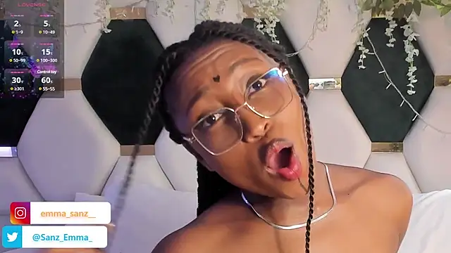 Snapshot of EmmaSanzz_ chatting on 03/06/25, 05:43 EmmaSanzz online show from 03/06/25, 05:43