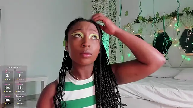 Snapshot of EmmaSanzz_ chatting on 03/18/25, 11:30 EmmaSanzz online show from 03/18/25, 11:30