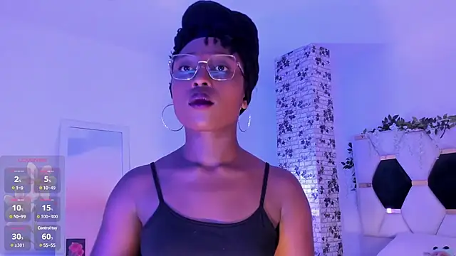 Snapshot of EmmaSanzz_ chatting on 03/22/25, 11:32 EmmaSanzz online show from 03/22/25, 11:32