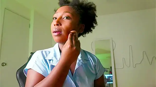 Snapshot of EmmaSanzz_ chatting on 09/29/25, 11:59 EmmaSanzz online show from 09/29/25, 11:59