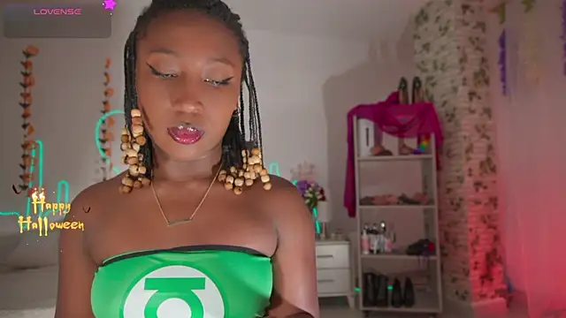 Snapshot of EmmaSanzz_ chatting on 10/28/25, 11:36 EmmaSanzz online show from 10/28/25, 11:36