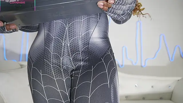 Snapshot of EmmaSanzz_ chatting on 11/30/25, 11:47 EmmaSanzz online show from 11/30/25, 11:47