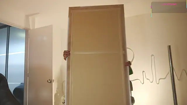 EmmaSanzz  online show from 12/19/25, 12:01