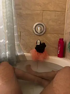 Snapshot of VFuck4U_xxx chatting on 03/21/25, 10:39 VFuck4U xxx online show from 03/21/25, 10:39