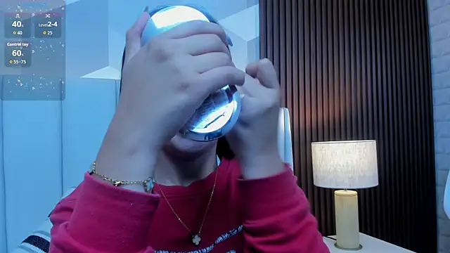 Julietasantos   online show from 04/17/26, 06:33