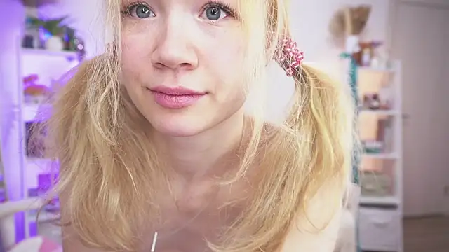 Lily Young online show from 12/27/24, 08:35