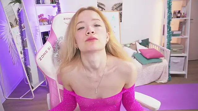 Lily Young online show from 12/28/24, 03:37