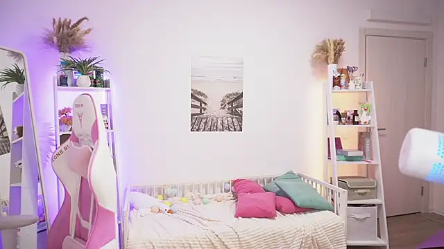 Lily Young online show from 01/04/25, 07:03