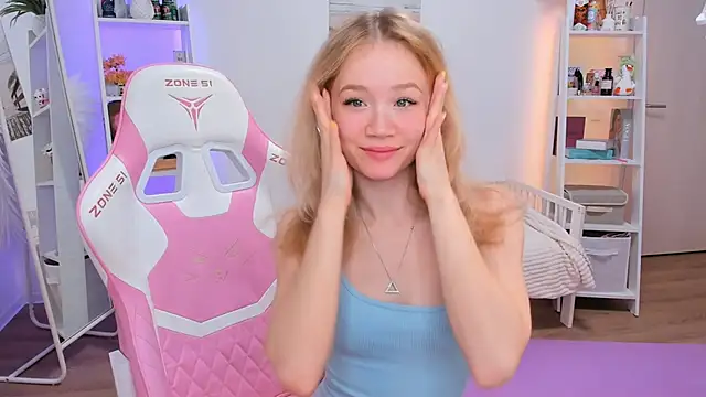 Lily Young online show from 01/20/25, 03:48