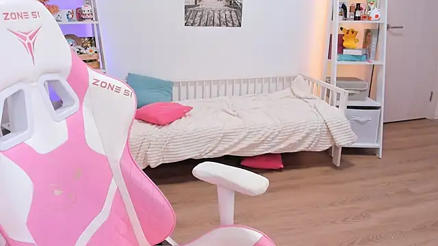 Lily Young online show from 03/01/25, 07:19