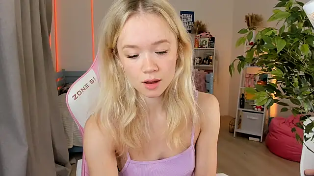 Lily Young online show from 10/23/25, 04:23