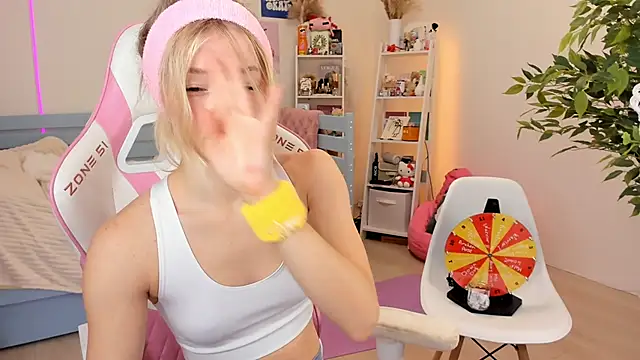 Lily Young online show from 10/29/25, 06:15