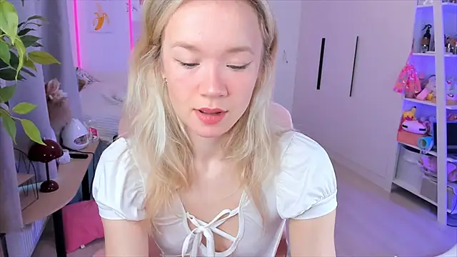 Lily Young online show from 02/15/26, 05:48