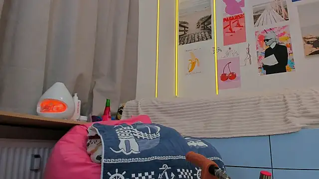 Lily Young online show from 03/27/26, 08:26