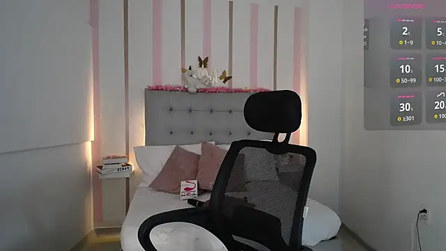 Mariana Rojas online show from 10/16/25, 06:03