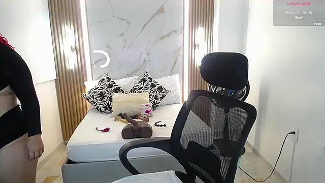 Mariana Rojas online show from 02/15/26, 05:04