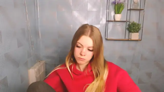 Snapshot of AliceFlirtt_ chatting on 12/14/24, 11:18 AliceFlirtt online show from 12/14/24, 11:18