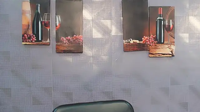 Snapshot of AliceFlirtt_ chatting on 12/17/24, 10:34 AliceFlirtt online show from 12/17/24, 10:34