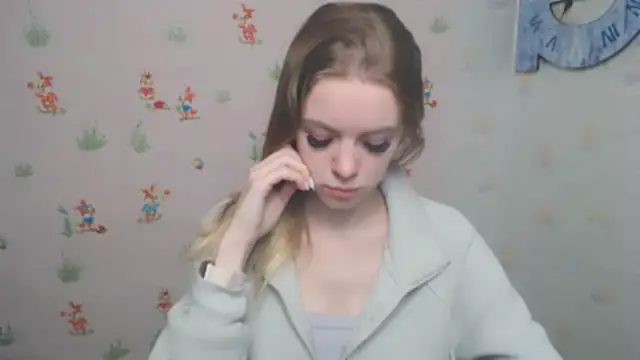 Snapshot of AliceFlirtt_ chatting on 12/17/24, 03:06 AliceFlirtt online show from 12/17/24, 03:06