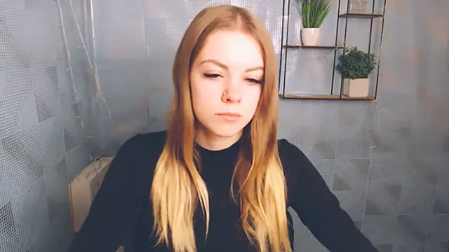 Snapshot of AliceFlirtt_ chatting on 12/18/24, 10:40 AliceFlirtt online show from 12/18/24, 10:40